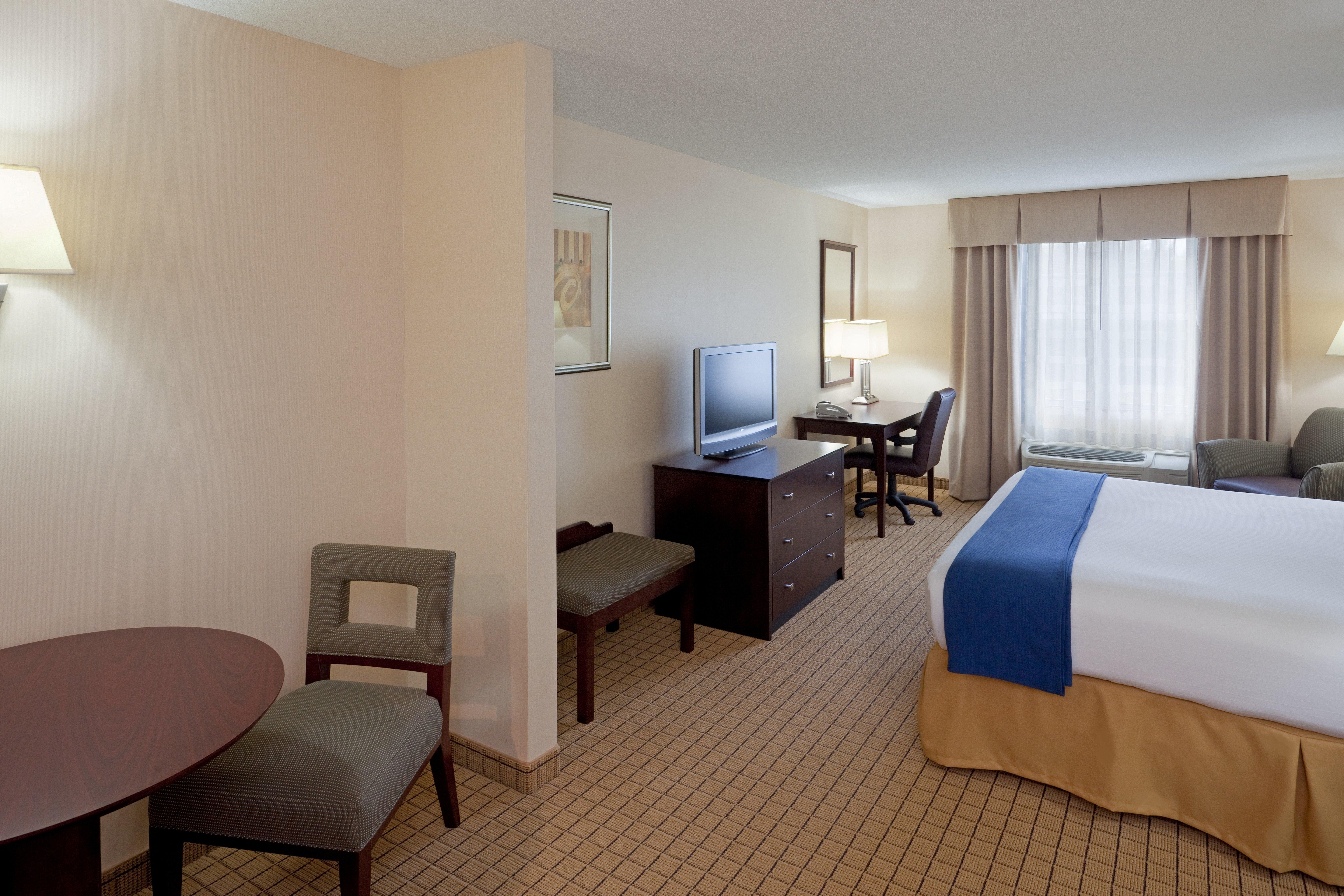 Holiday Inn Express Hotel & Suites Rochester By Ihg Room photo