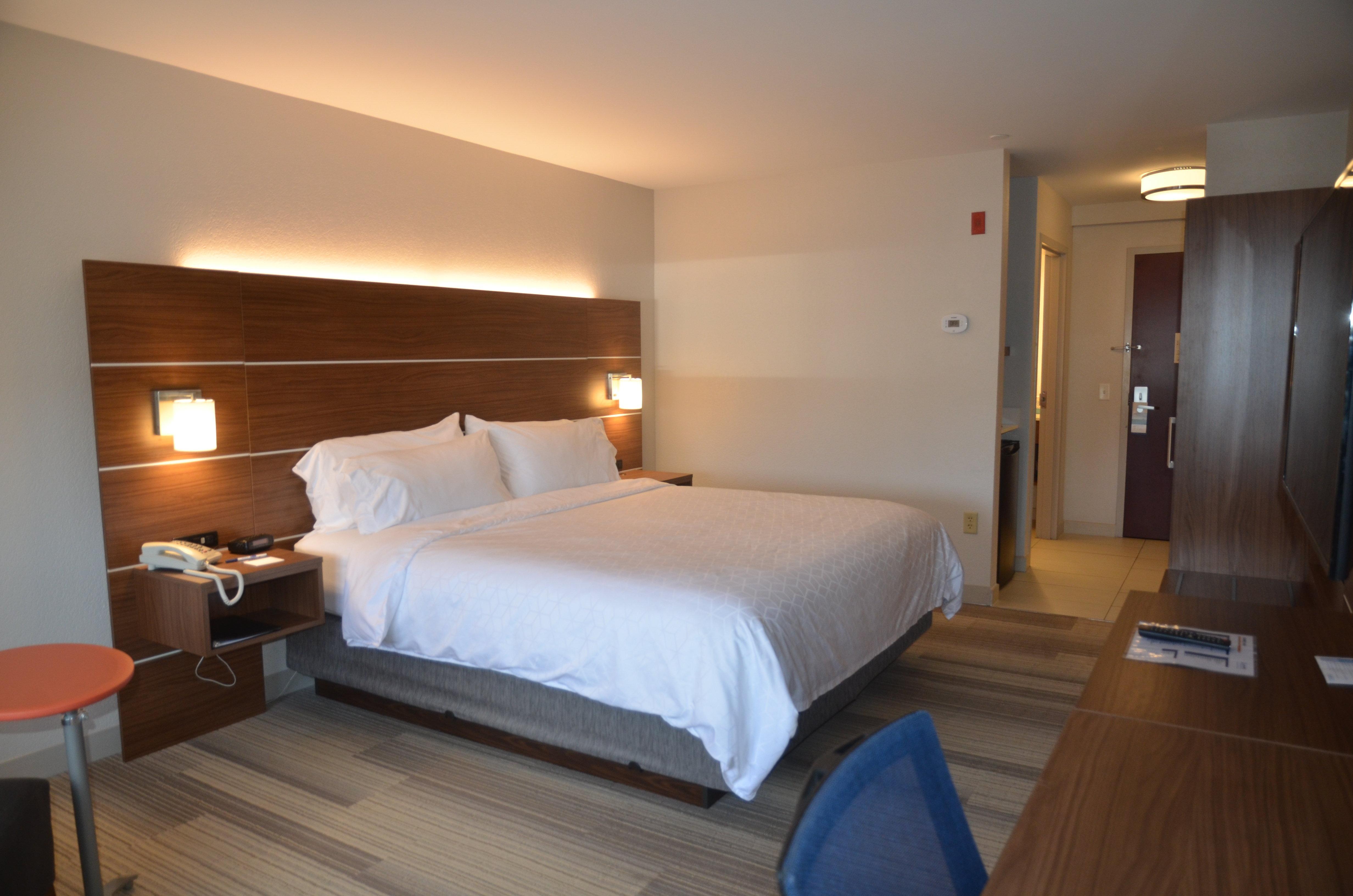 Holiday Inn Express Hotel & Suites Rochester By Ihg Exterior photo