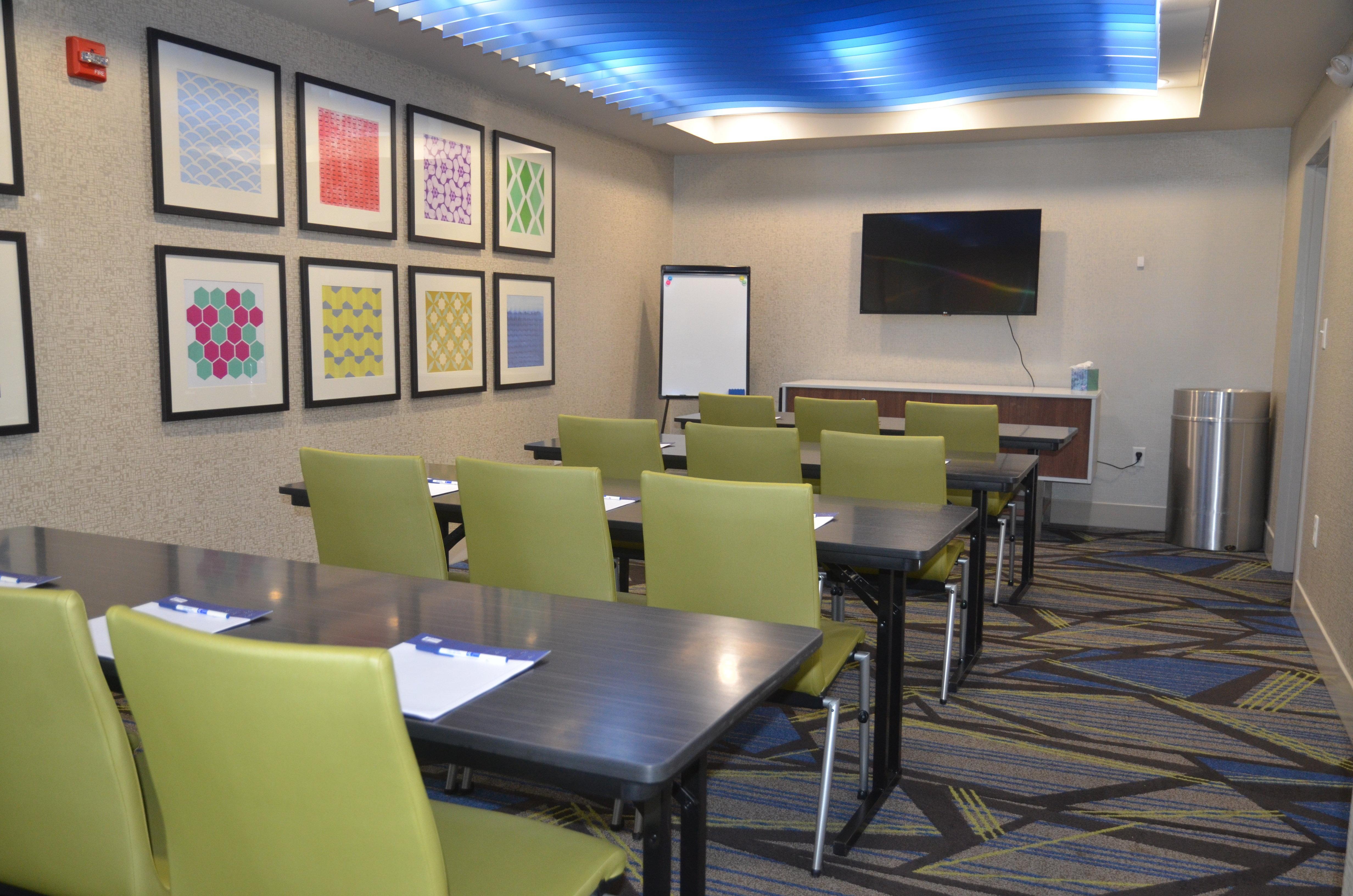 Holiday Inn Express Hotel & Suites Rochester By Ihg Exterior photo